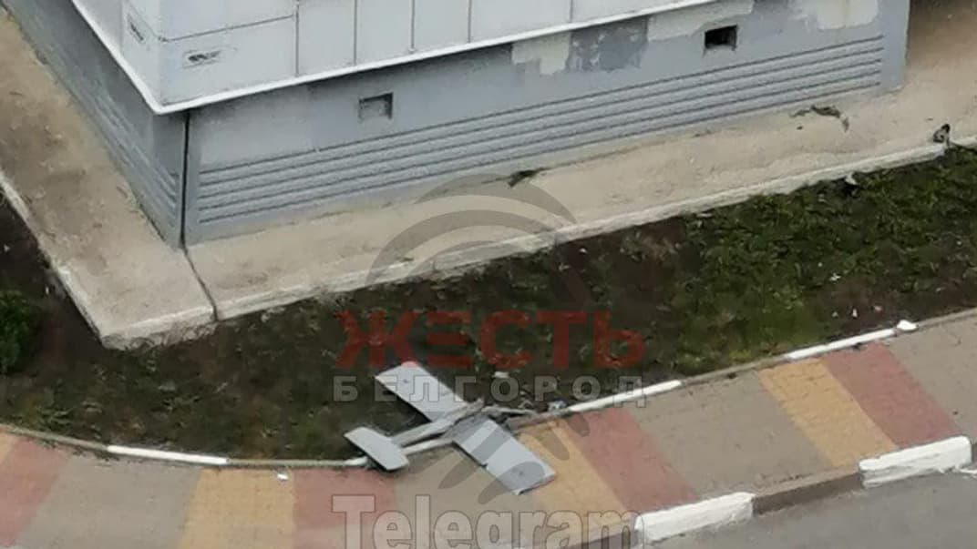 В Белгороде беспилотник упал под многоэтажкой. Власти региона обвиняют Украину