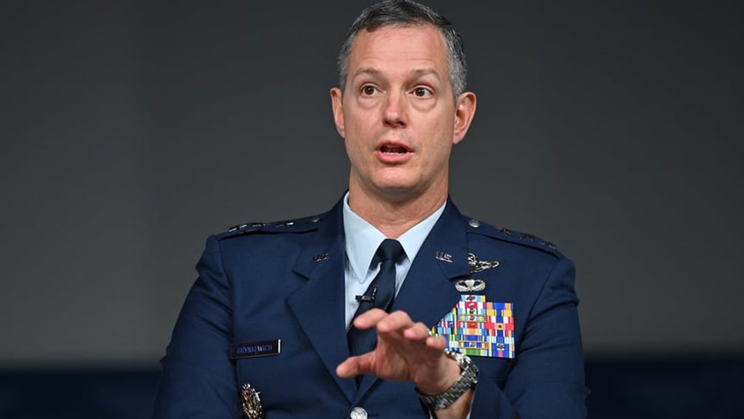 Верховний головнокомандувач Об'єднаних збройних сил НАТО в Європі Алексус Грінкевич