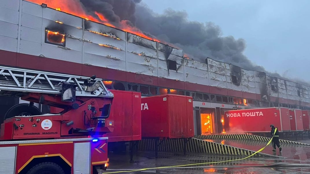 Наслідки удару по складу  «Нової пошти» в Луцьку