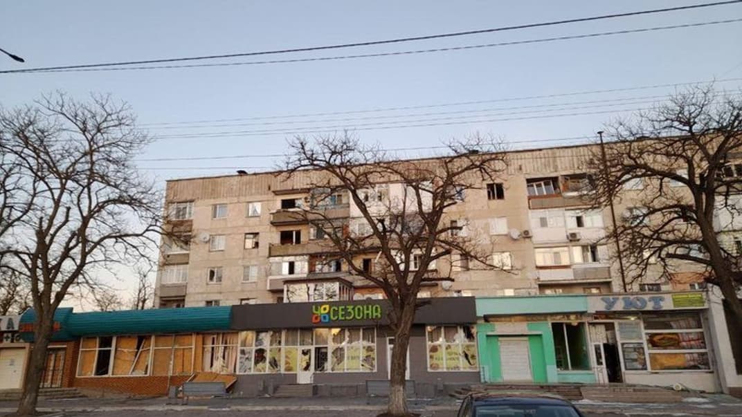 Пошкоджений унаслідок російського удару будинок в Очакові, 9 січня 2023 року