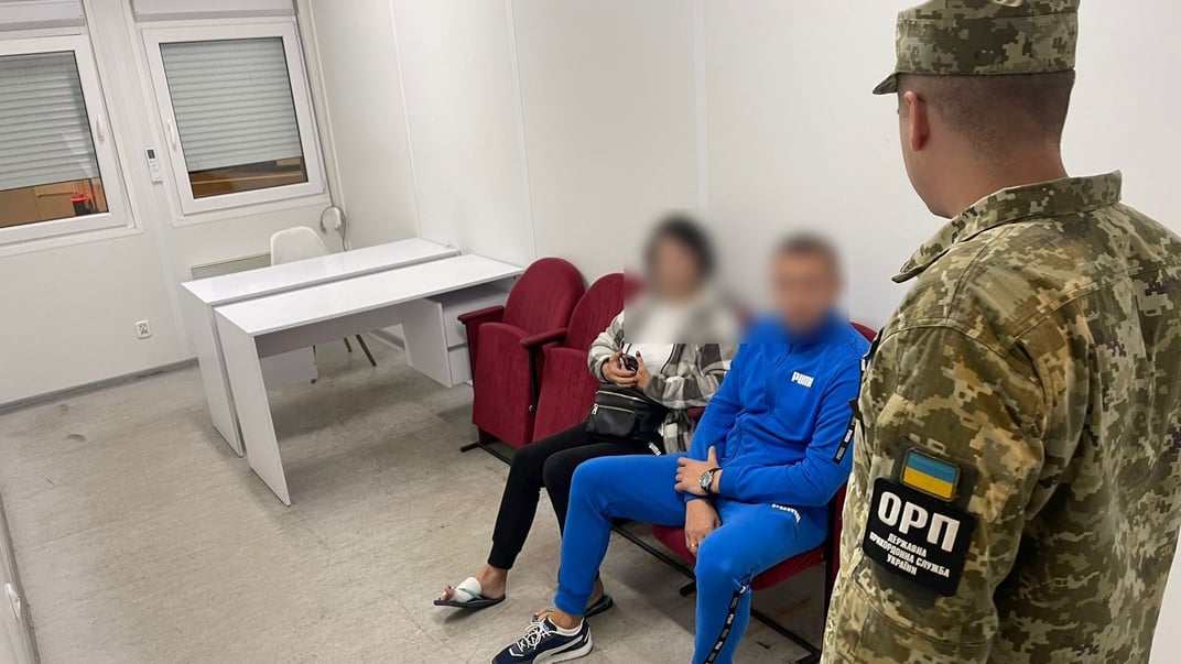 Теща та зять намагалися виїхати з України як подружжя