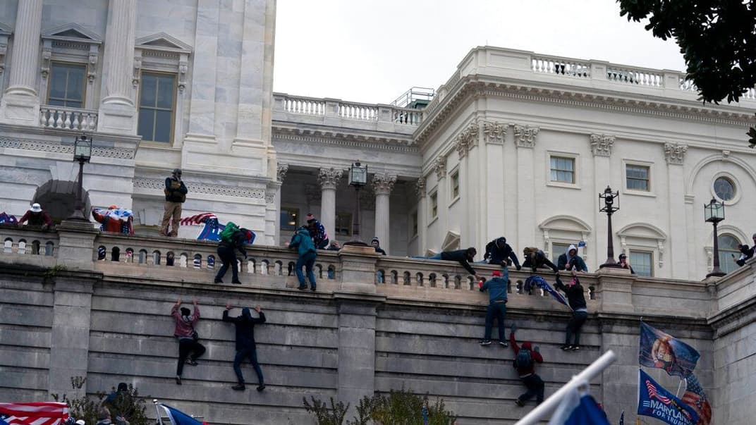 Прихильники Трампа штурмують будівлю Капітолію, Вашингтон, 6 січня 2021 року
