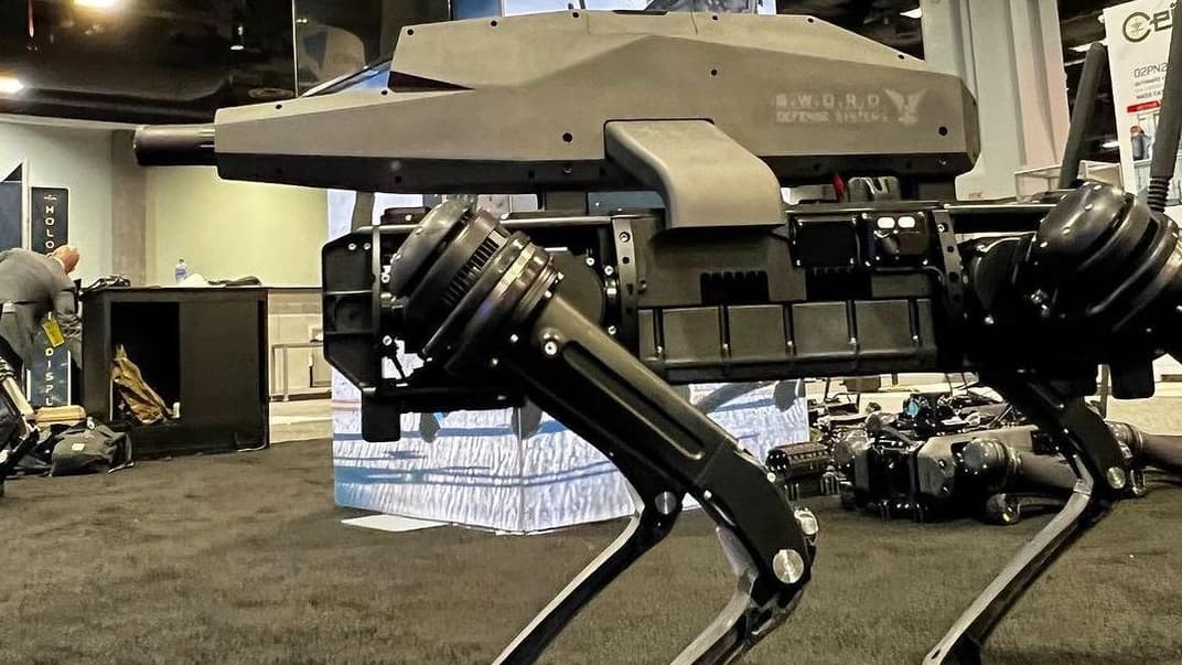 SPUR — первый в мире робопес, оснащенный штурмовой винтовкой