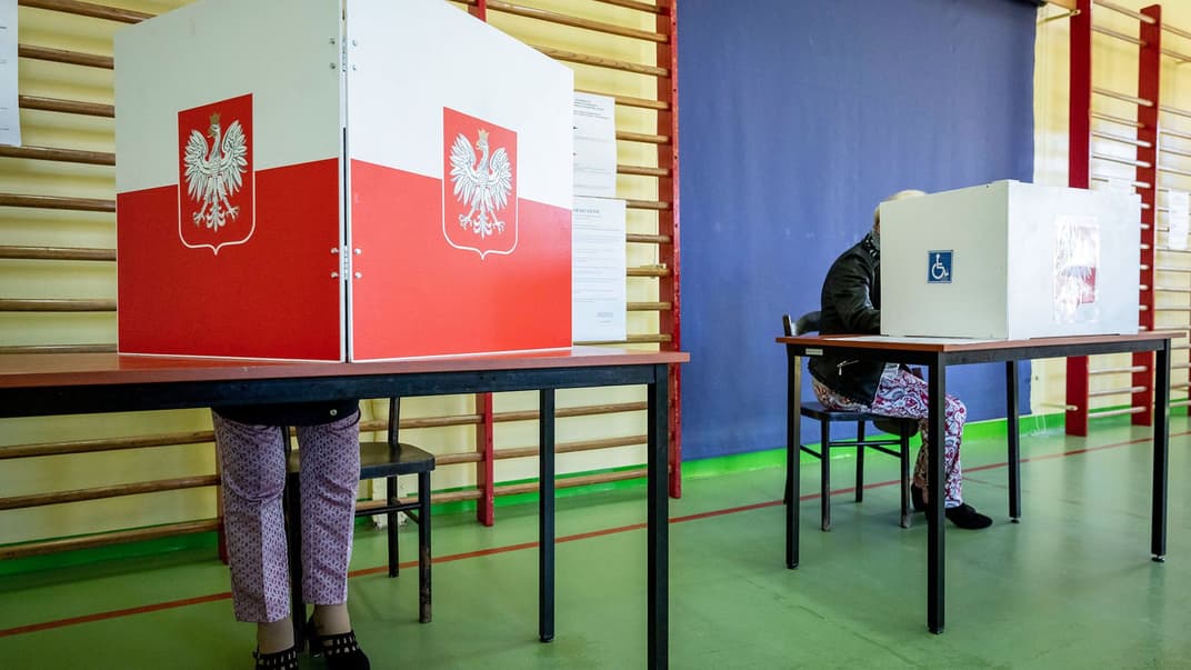 Президентские выборы в Польше предварительно перенесли на июль, но все еще может измениться. На архивном фото — выборы мэра в городе Александрув-Куявский на севере Польши, 26 апреля 2020 года