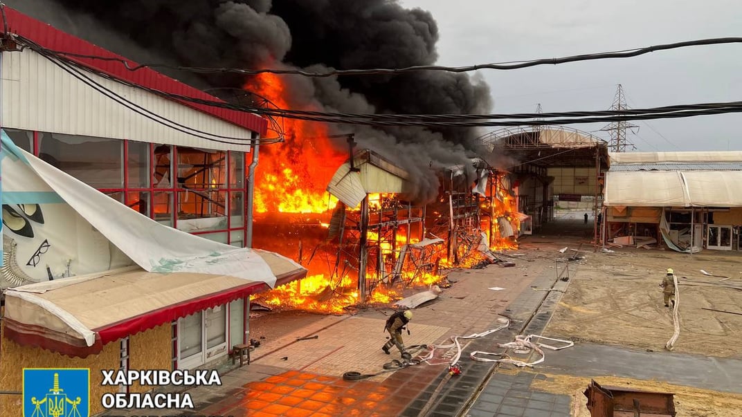 Ринок «Барабашово» горить після російської атаки, 6 травня 2025 року