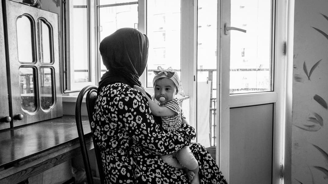 «Немає у жінки прогулянки, крім городу, саду, сараю, крім спальні чоловіка». Як живеться жінкам на Північному Кавказі