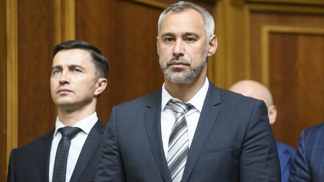 Генеральный прокурор Украины Руслан Рябошапка (справа) во время торжественного заседания Верховной Рады, 29 августа 2019 года