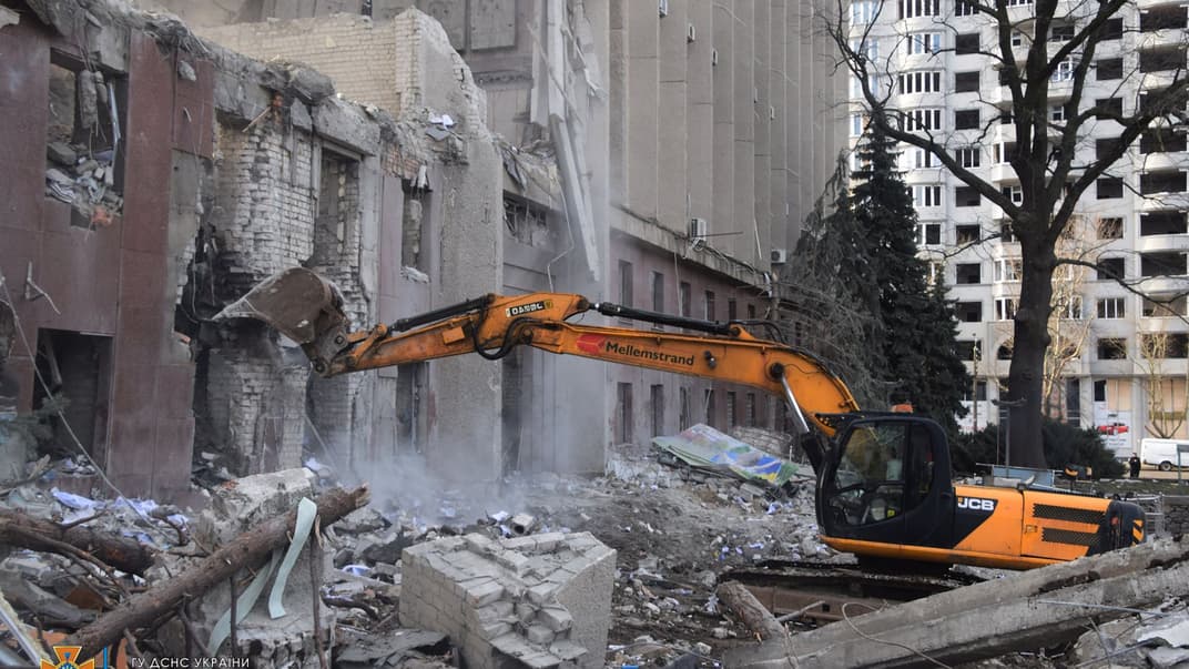 Зруйнована будівля Миколаївської ОДА