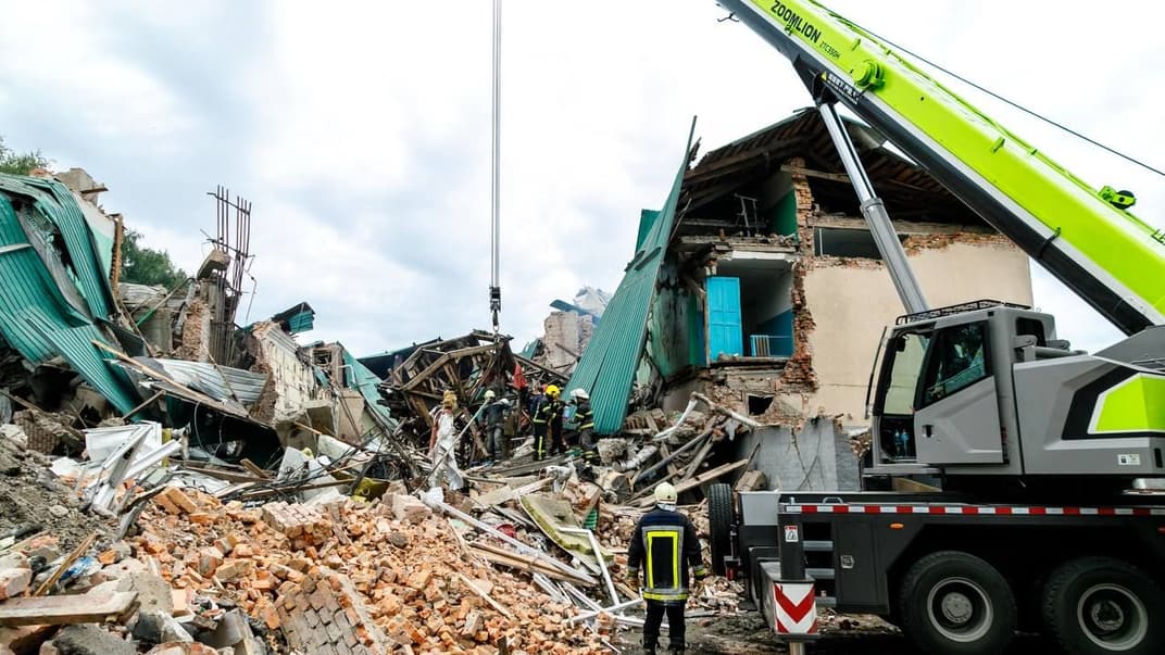 Последствия обстрела оккупантами Чугуева Харьковской области