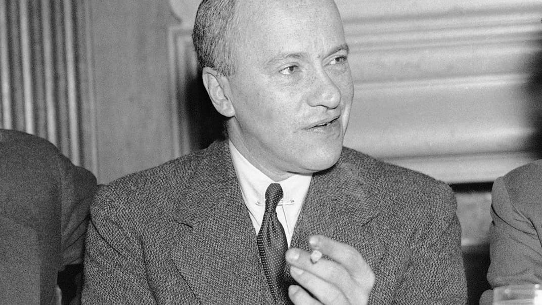 Уолтер Дюранті, кореспондент New York Times, на обіді, організованому на його честь Асоціацією іноземних кореспондентів у готелі Lombardy в Нью-Йорку, 16 квітня 1936 року.