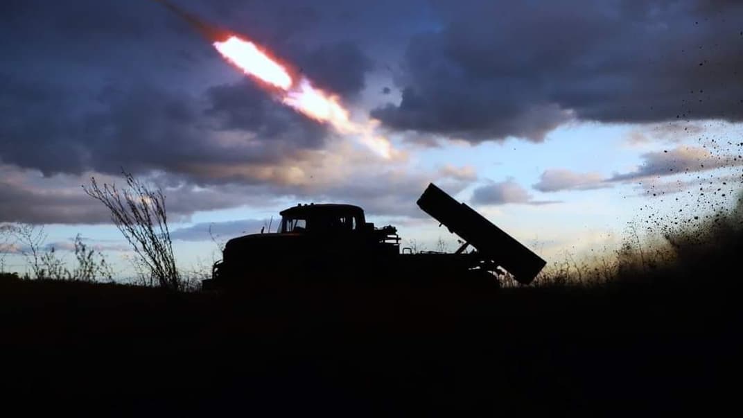 Военная техника на поле боя. Иллюстративное фото
