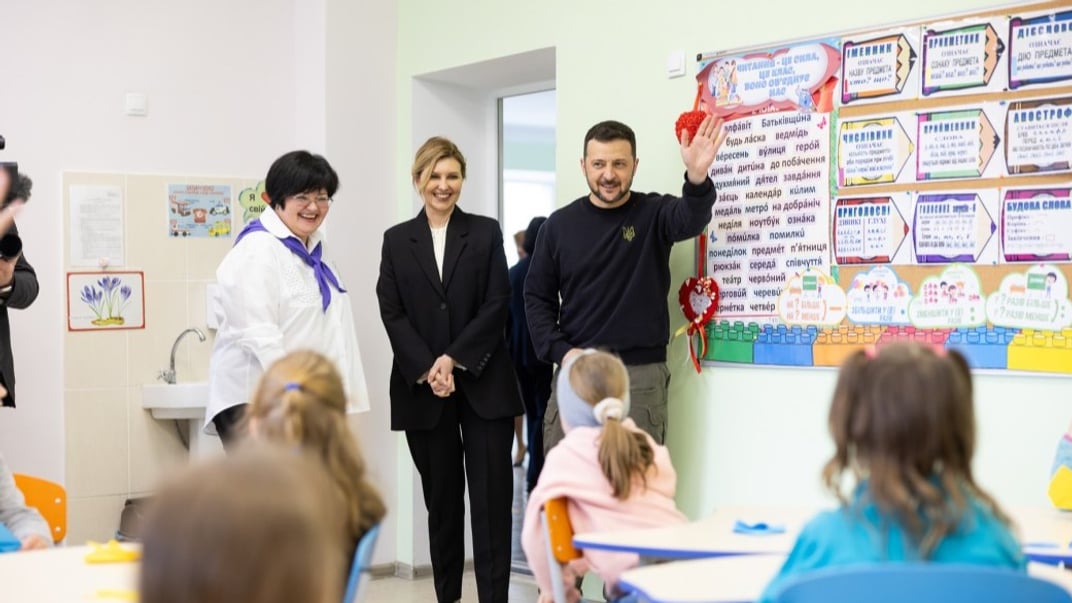 Президент Володимир Зеленський та перша леді Олена Зеленська під час візиту до міста Славутич, 26 квітня 2024 року