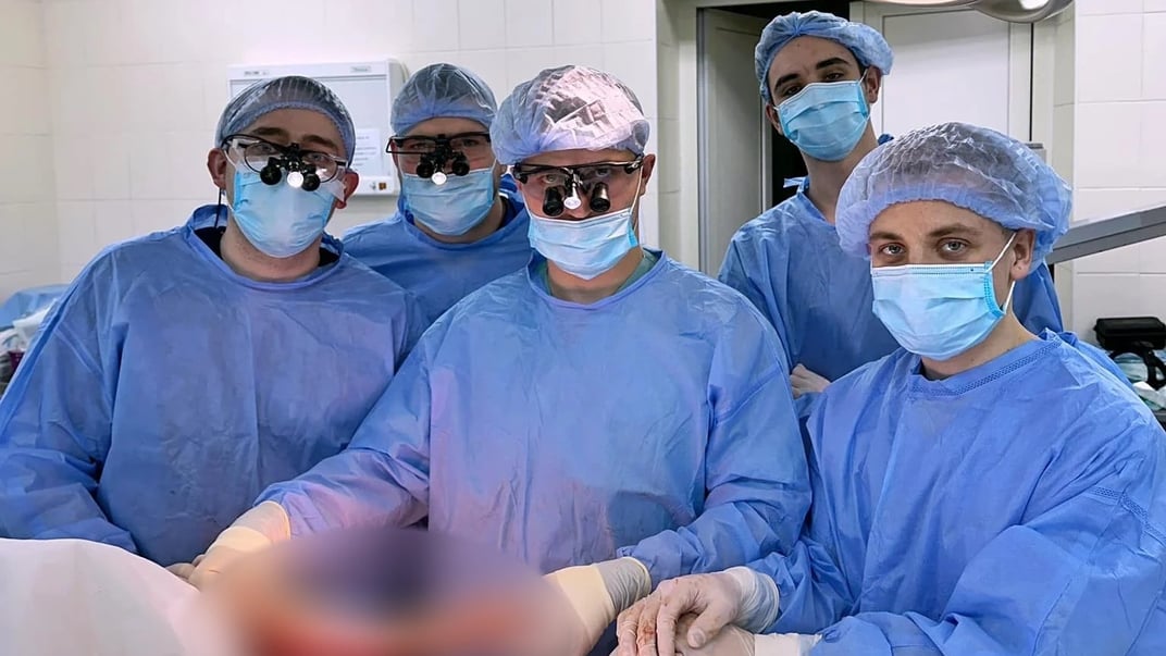 Медики на операції