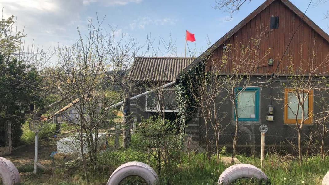 Дом подозреваемого с флагом СССР, Одесская область, 1 мая 2020 года