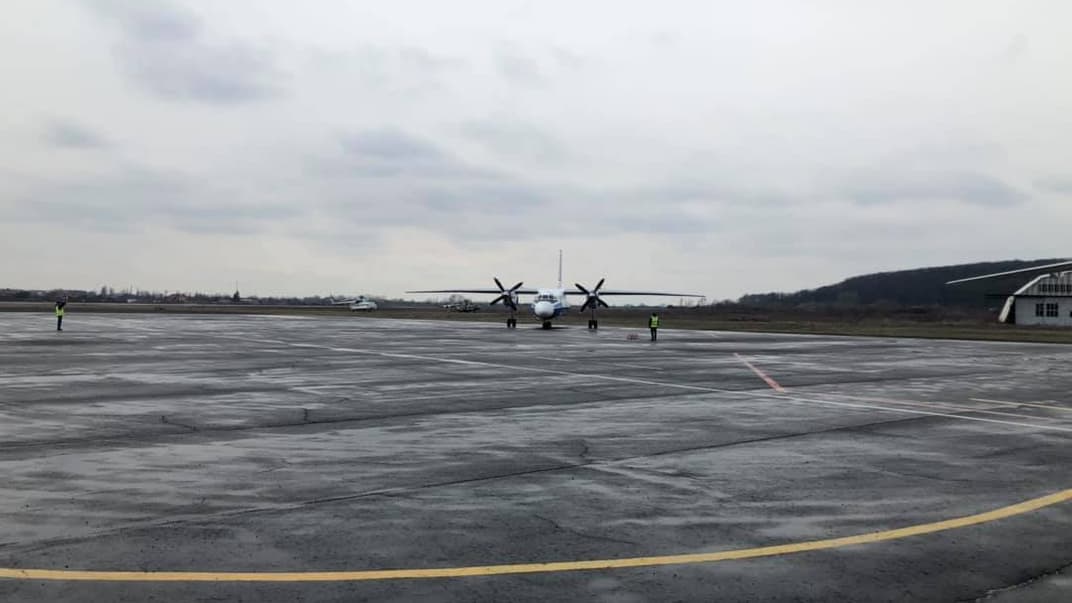 Перший пасажирський літак, що приземлився в аеропорті Ужгорода з 2016 року