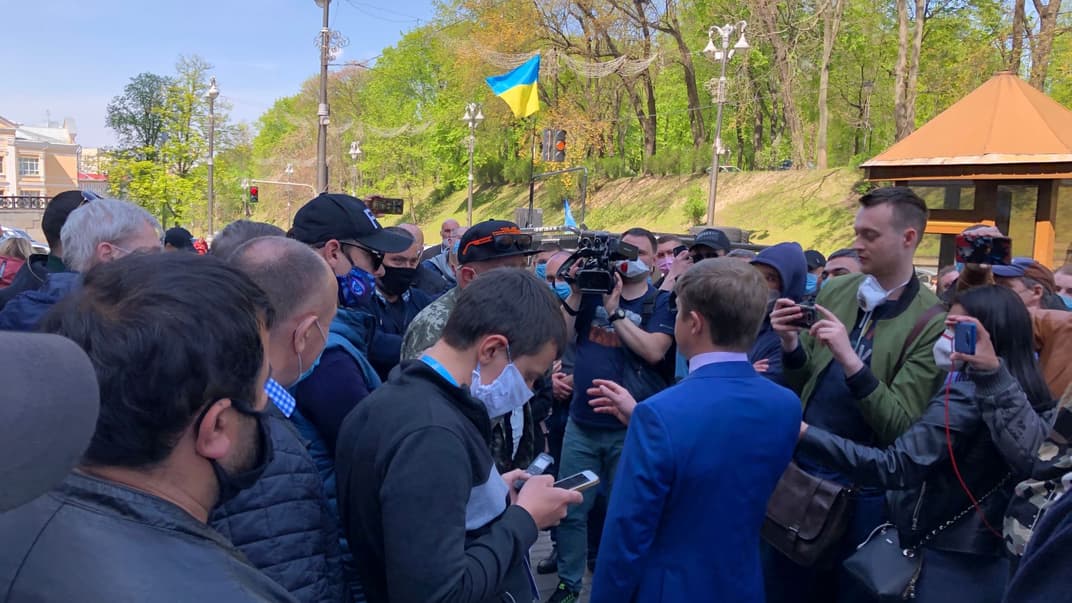 Під Кабміном підприємці вимагали послабити карантин і дозволити їм працювати, Київ, 29 квітня 2020 року