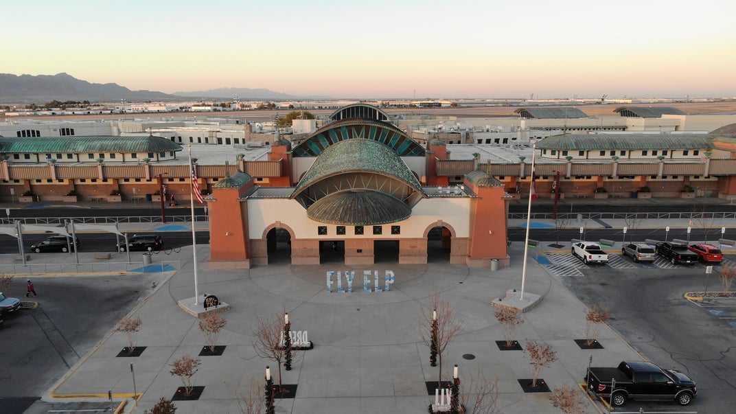 Аеропорт у місті Ель-Пасо, який закривали через  «дрони мексиканського картелю»