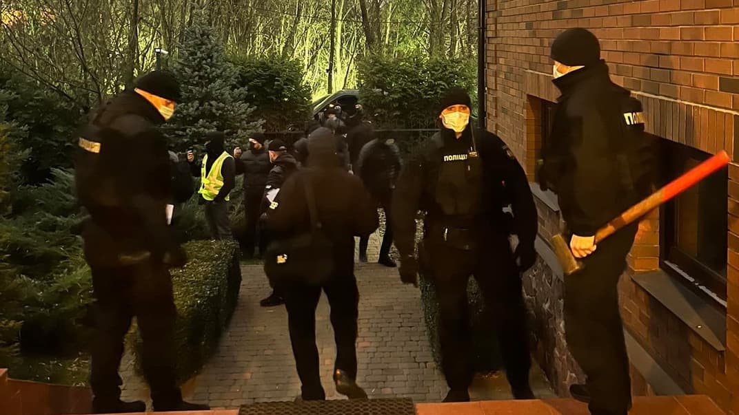 Правоохранители пришли с обысками к депутату Илье Киве, 16 ноября 2021 года