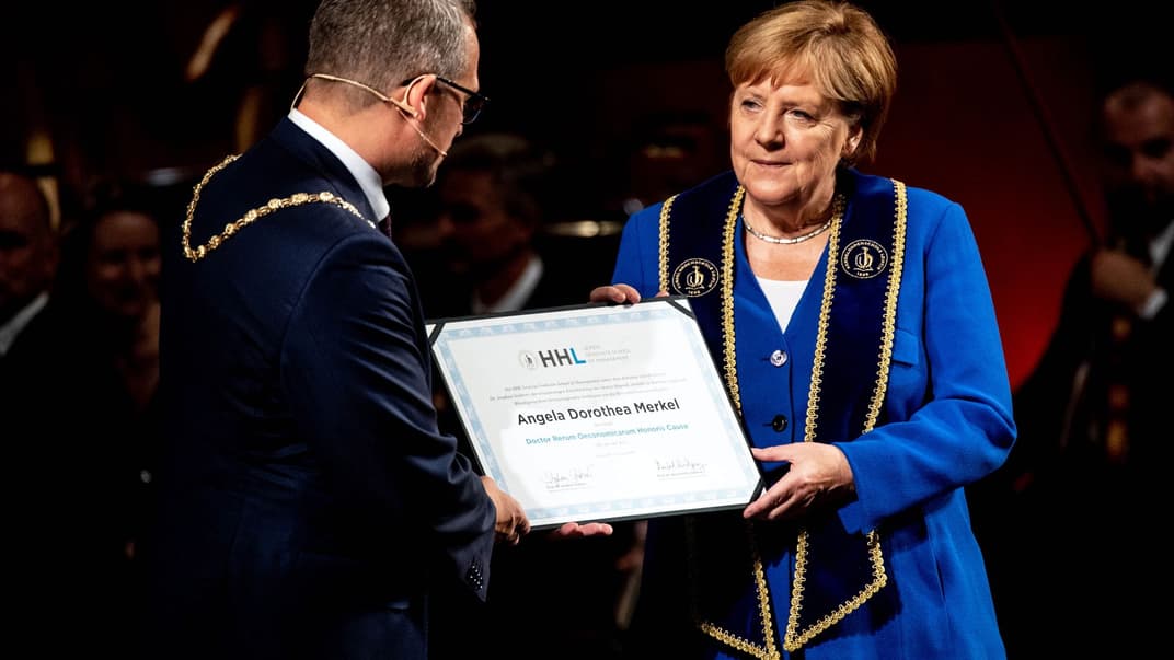 Канцлерка Німеччини Ангела Меркель на церемонії присвоєння їй почесного наукового ступеню в Лейпцизькій вищій школі менеджменту (HHL), Лейпциг, 31 серпня 2019 року