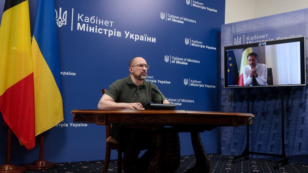 Прем'єр-міністр України Денис Шмигаль на відеозв'язку з бельгійським колегою Александром Де Кроо