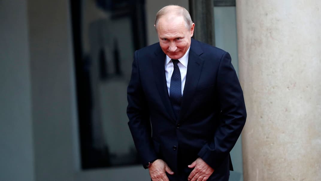 Президент Росії Володимир Путін дозволив видавати мешканцям окупованого Донбасу паспорти РФ за спрощеною схемою