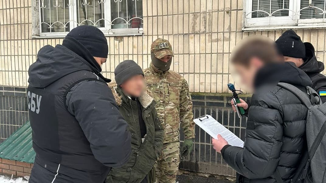 Служба безпеки України затримала на гарячому чоловіка, який розвідував місця базування Сил оборони на Сумщині