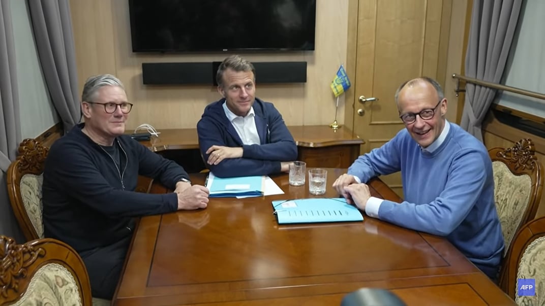 Лідери Великої Британії, Франції та Німеччини у поїзді на шляху до Києва