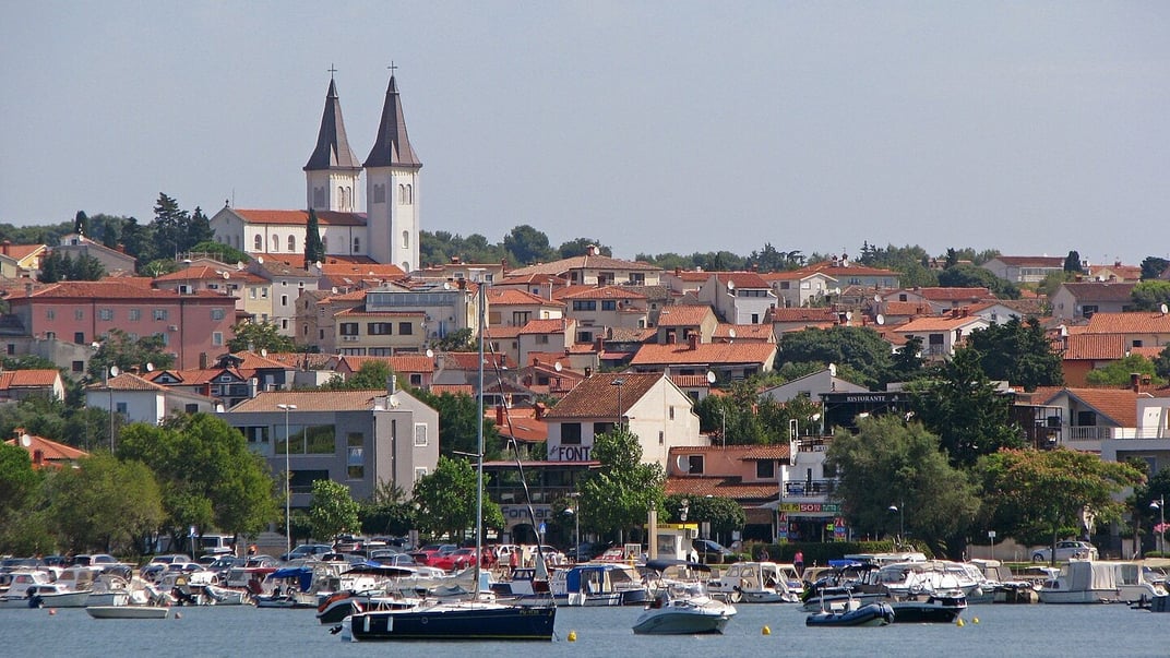 Иллюстративное фото. Вид на Медулин летом 2021 года