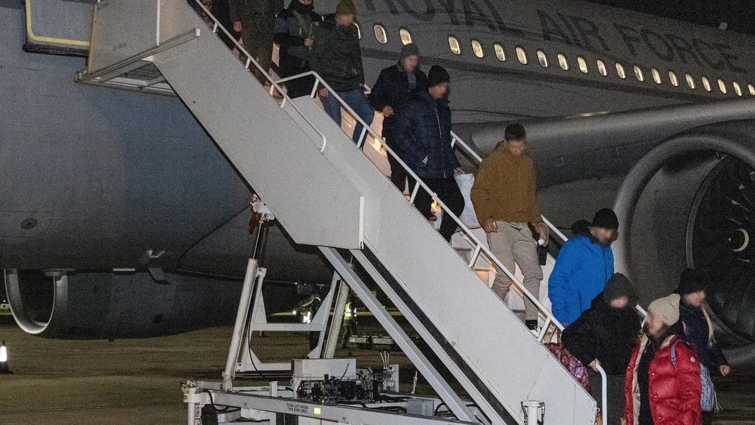 Українські танкісти прибули до Великої Британії