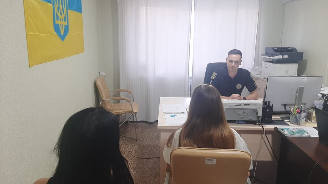 Школярку з Харкова разом із матір'ю викликали до поліції для надання пояснень