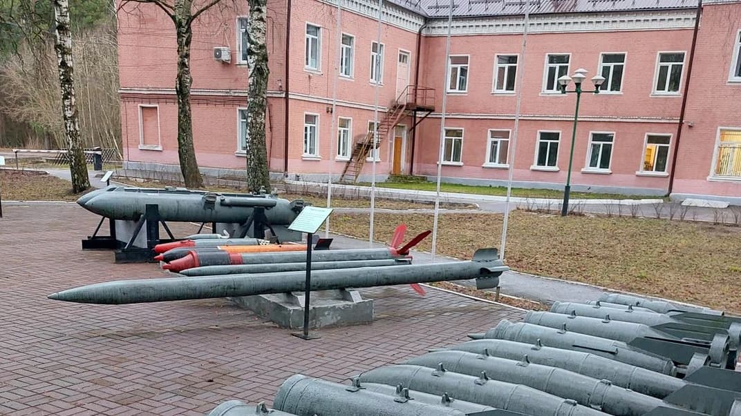 Виставка боєприпасів біля хімзаводу в Брянській області рф