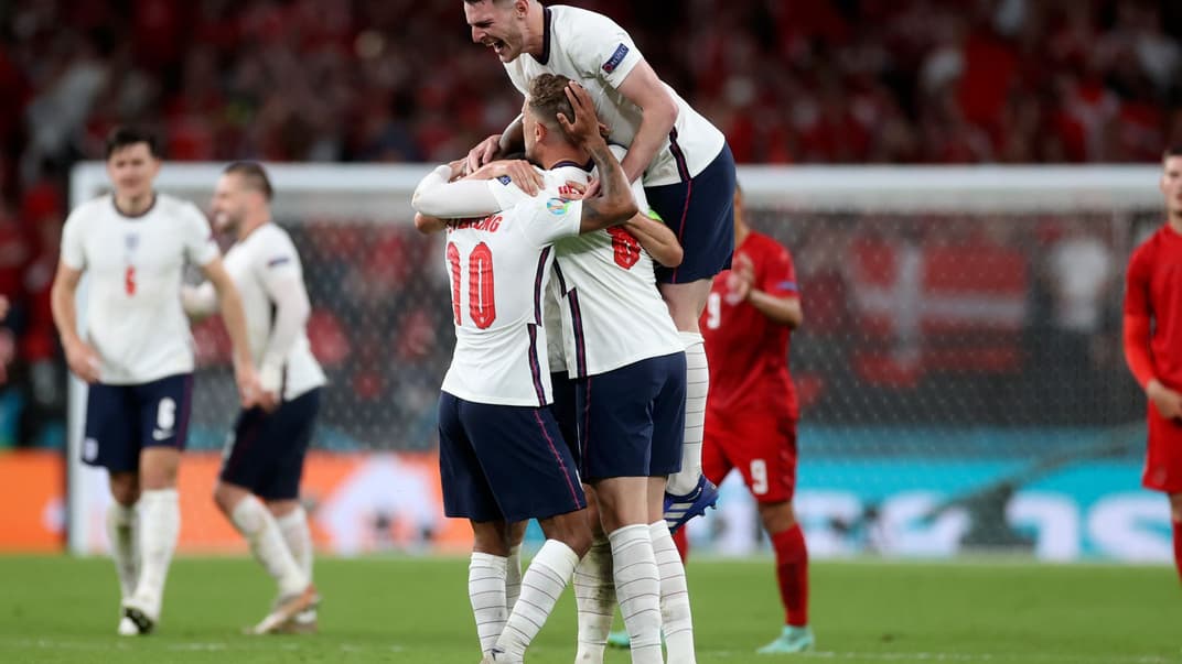 Гравці збірної Англії святкують перемогу на півфінальному матчі Євро-2020 проти Данії, 7 липня 2021 року