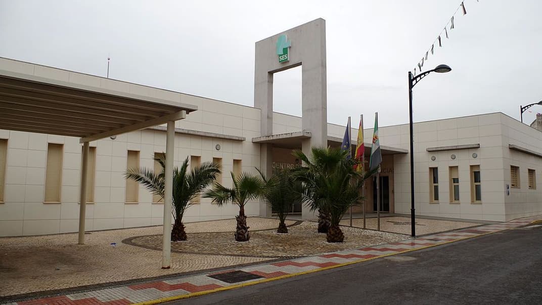 Больница в городе Каламонте, область Эстремадура, Испания. Иллюстративное фото