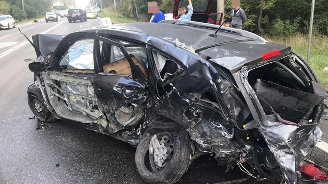 Автомобиль, попавший в ДТП на Столичном шоссе 12 сентября 2021 года