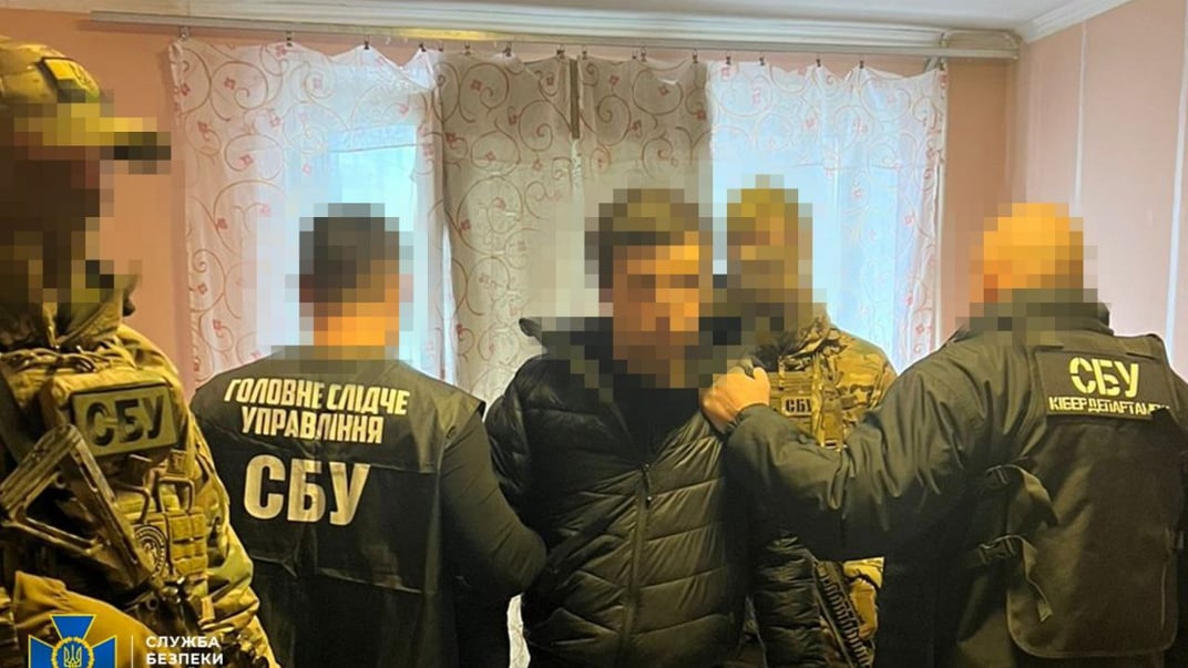 СБУ затримала працівника банку, який «зливав» росії персональні дані військових