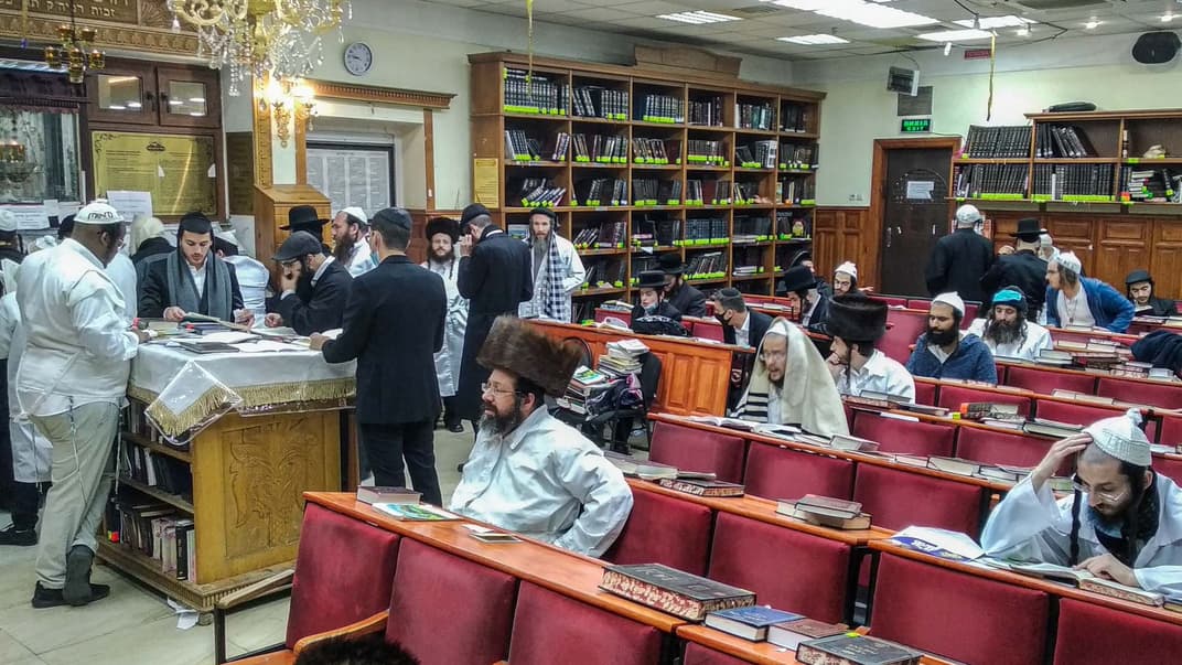 Хасиды собрались на молитву у могилы цадика Нахмана в Умани