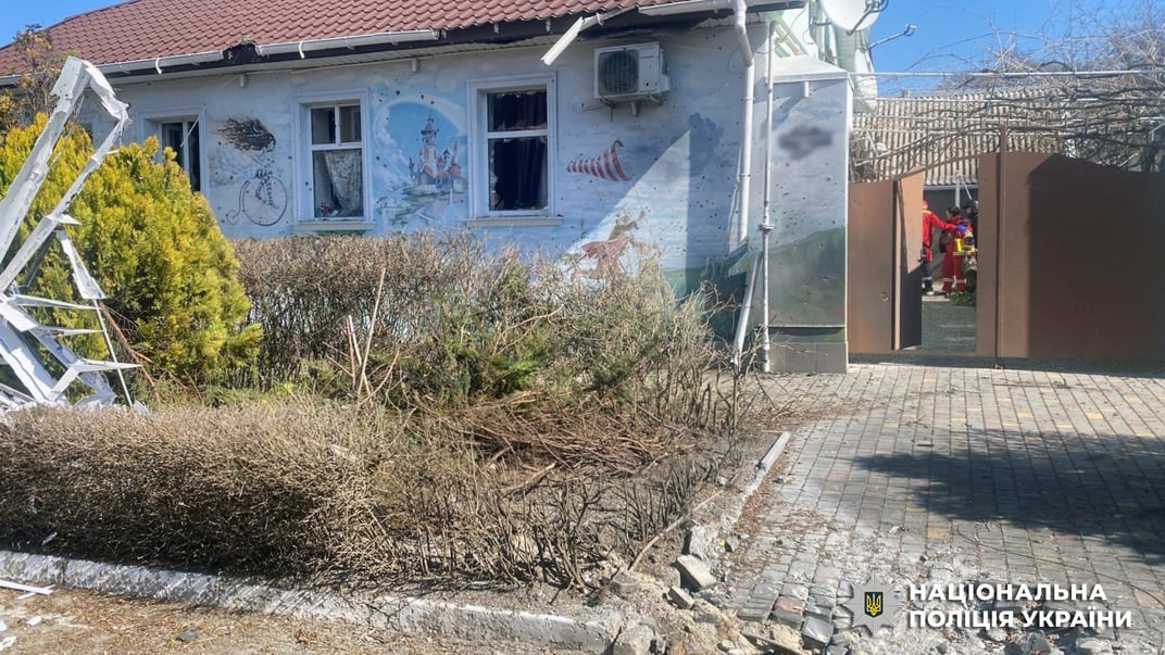 В результате российского обстрела центральной части Херсона травмированы трое детей