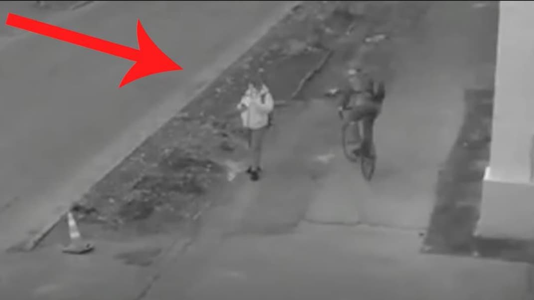 Дільничні офіцери затримали чоловіка, який, за даними слідства, обливав людей фарбою в Подільському районі столиці