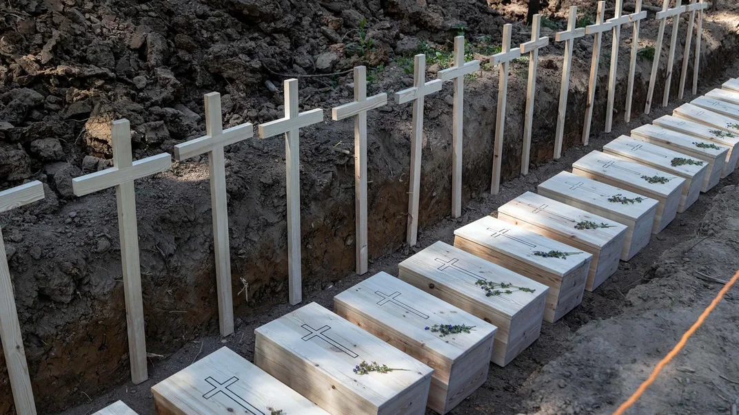 Останки загиблих жителів села Пужники перед перепохованням