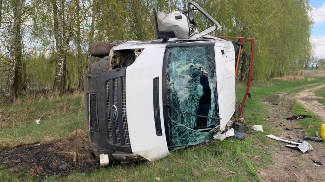 Автомобиль, который наехал на мину в Киевской области