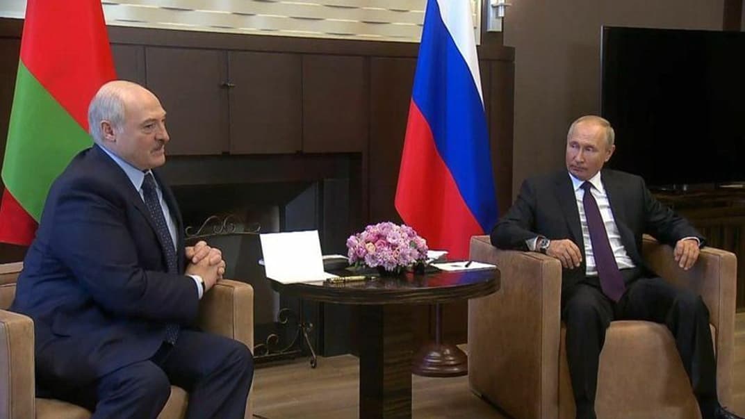 Самопровозглашённый президент Беларуси Александр Лукашенко на встрече с главой РФ Владимиром Путиным. Иллюстративное фото