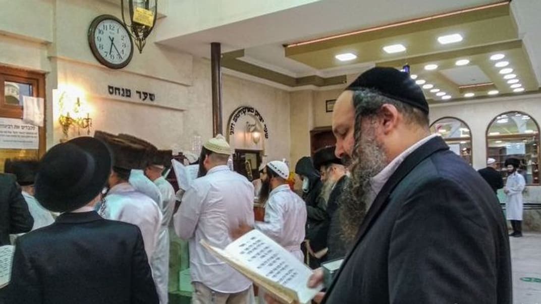 Хасиды собрались на молитву возле могилы цадика Нахмана в Умани