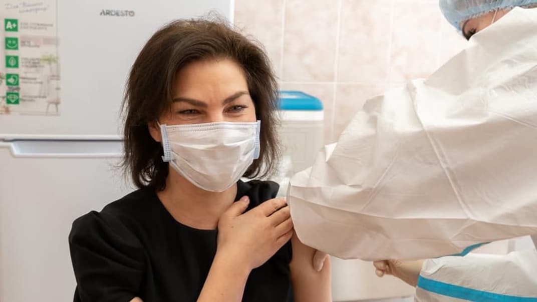 В прокуратуре начали вакцинировать против коронавируса. Одной из первых прививку получила Венедиктова