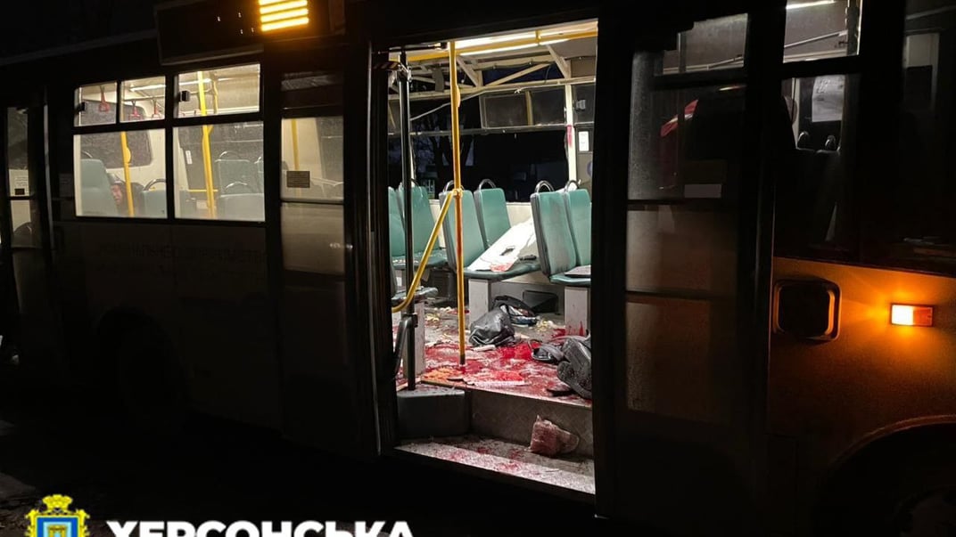 Маршрутка, на яку окупанти скинули вибухівку з дрона