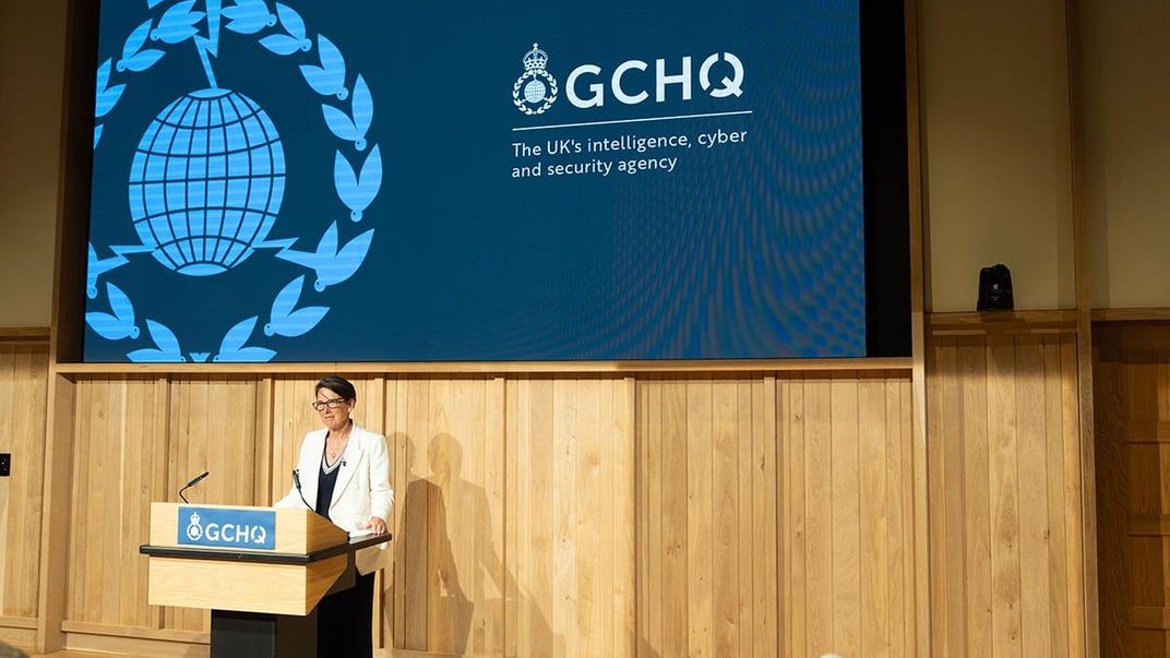 Директорка GCHQ Енн Кіст-Батлер під час лекції