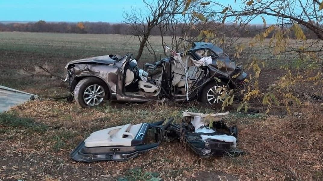 На Херсонщині вщент розбилася автівка із 15-річним водієм