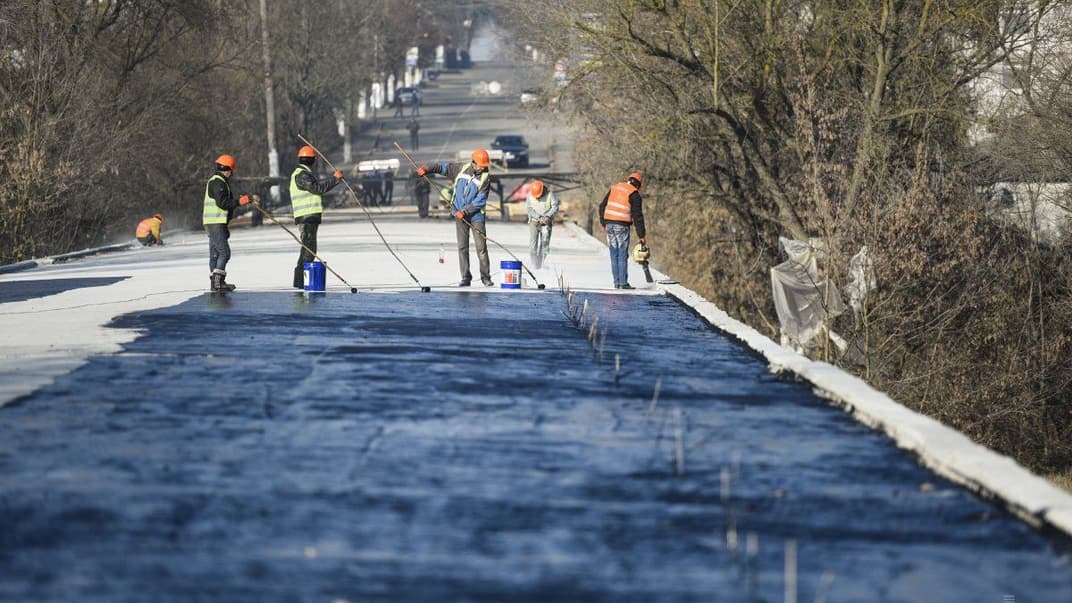 Ремонт моста через реку Тетерев в Радомышле, Житомирская область, 10 ноября 2018 года