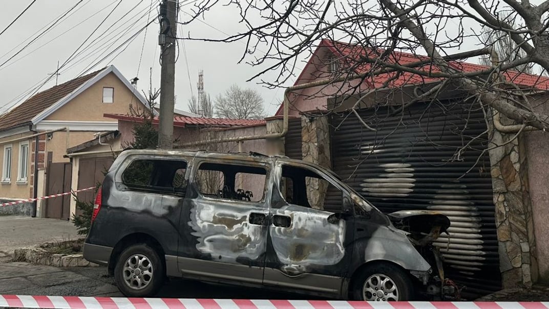 Машина одесского волонтера после подрыва