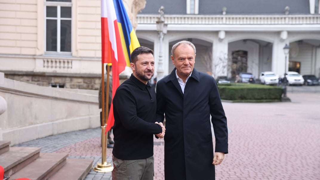 Прем’єр-міністр Польщі Дональд Туск із президентом України Володимиром Зеленським під час візиту до Львова