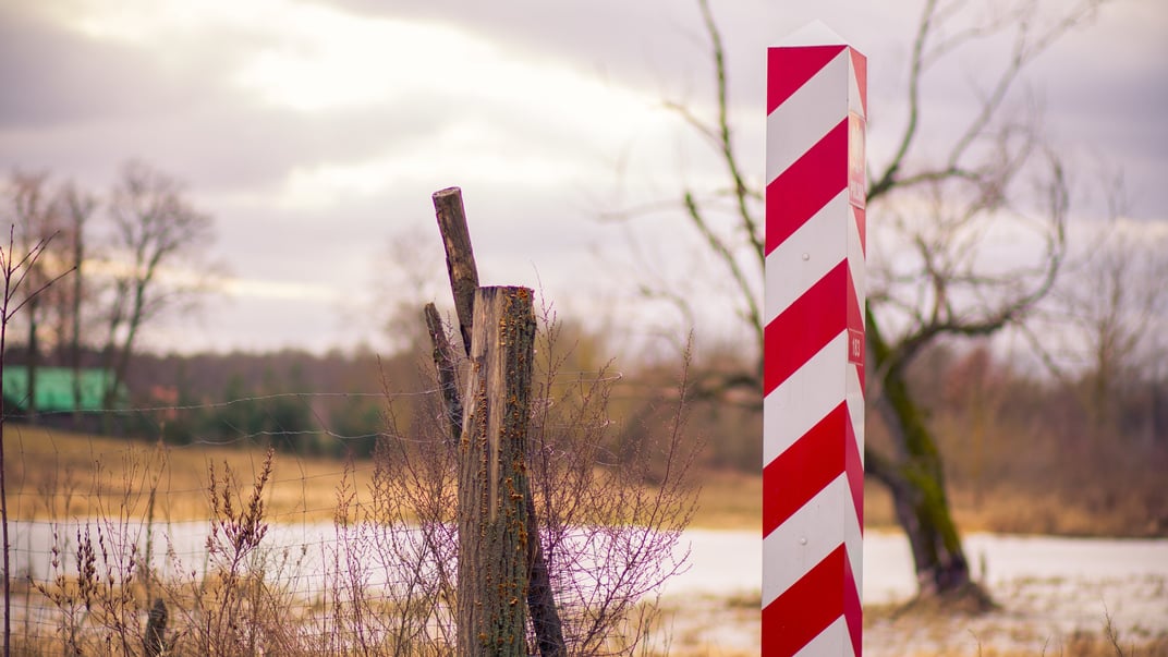 Прикордонний стовп Ілюстративне фото. Прикордонний стовп